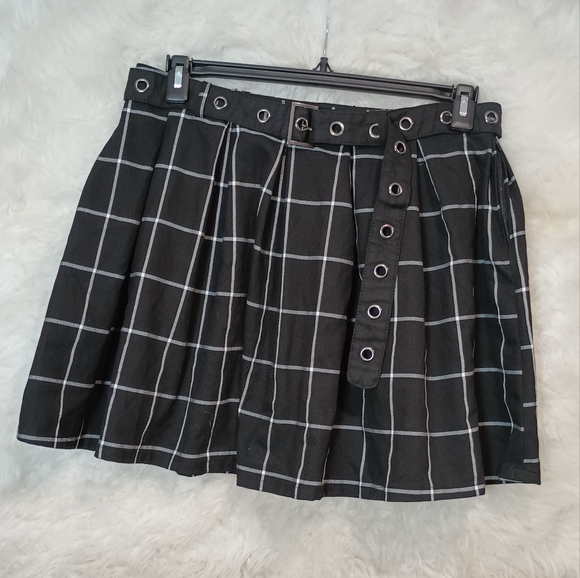 Hot Topic Dresses & Skirts - Hot Topic Black Plaid Skirt With Belt Size XL
